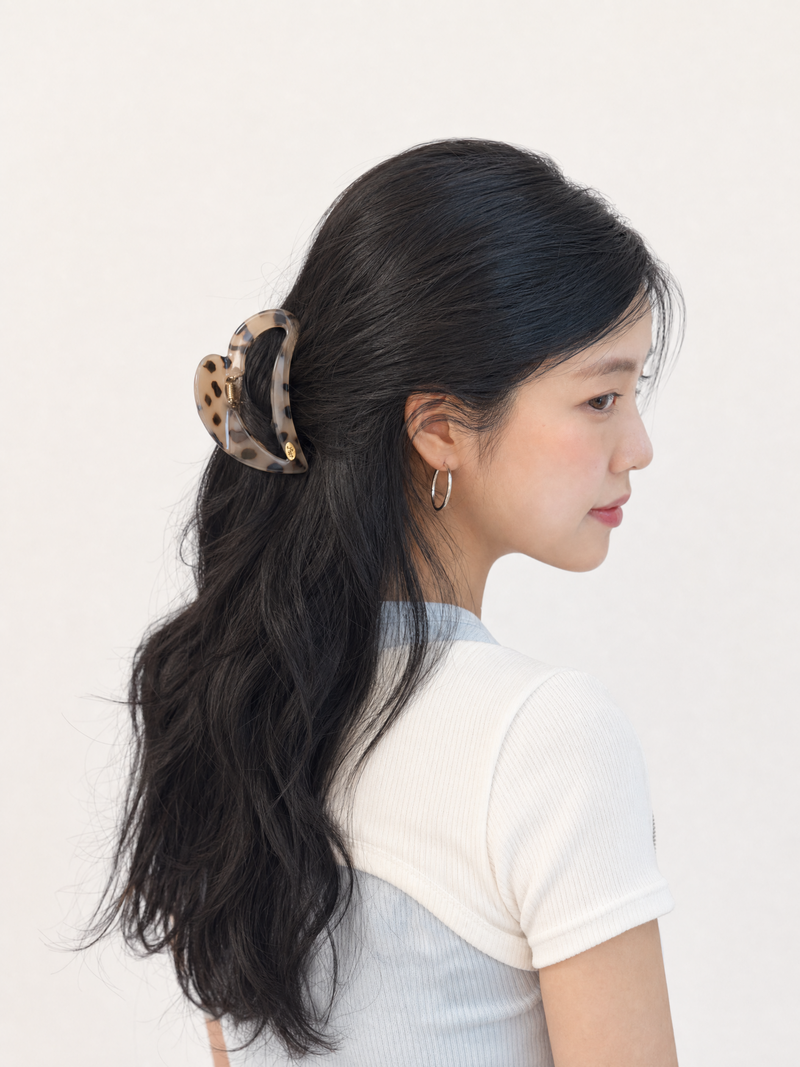  heart-shaped tortoiseshell hair claw clip